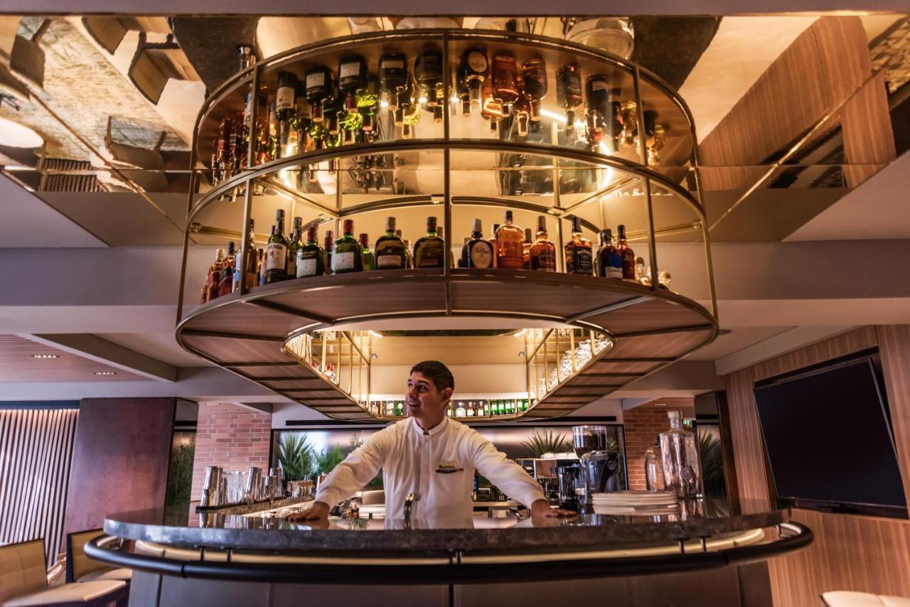 Hotel Estelar La Fontana Bogota Buitenkant foto The bar at the 1919