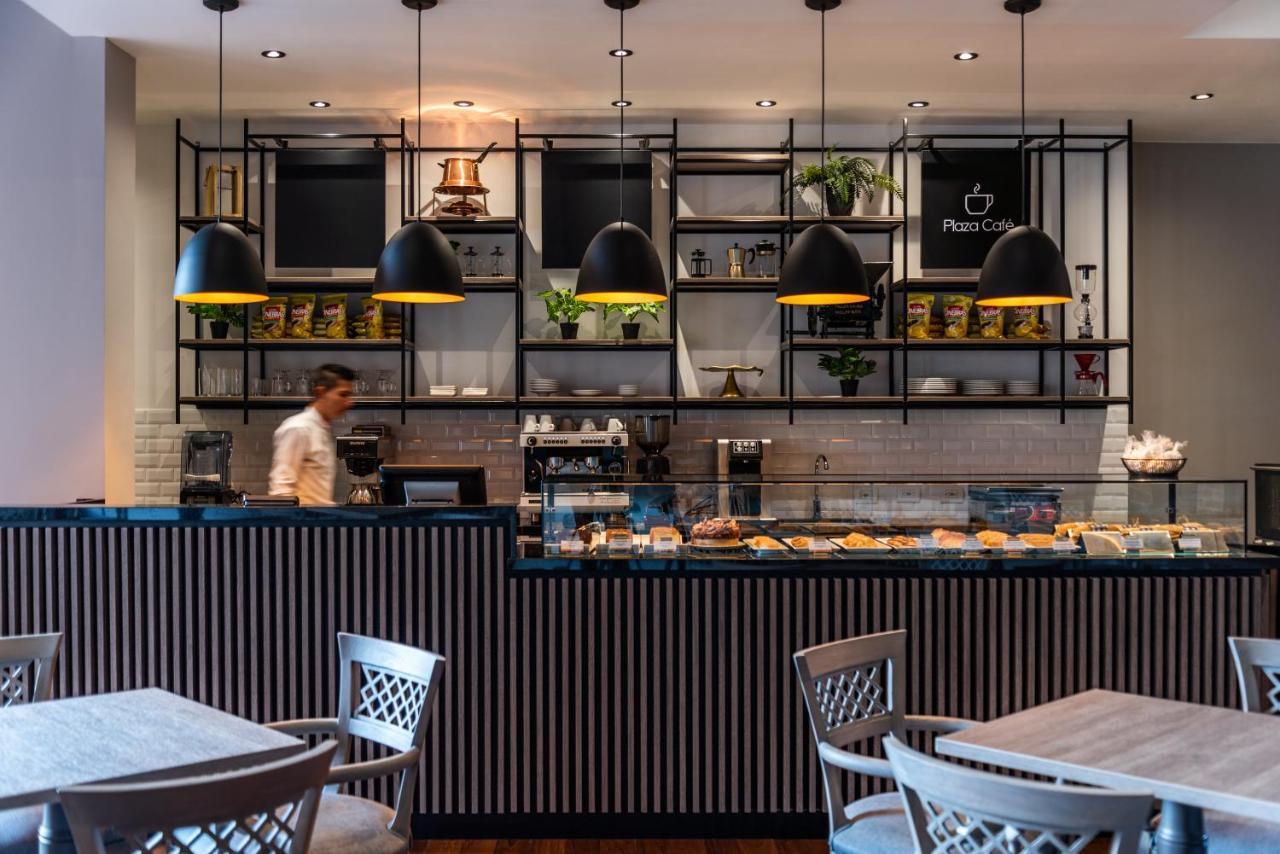 Hotel Estelar La Fontana Bogota Buitenkant foto The interior of a typical Starbucks Reserve store