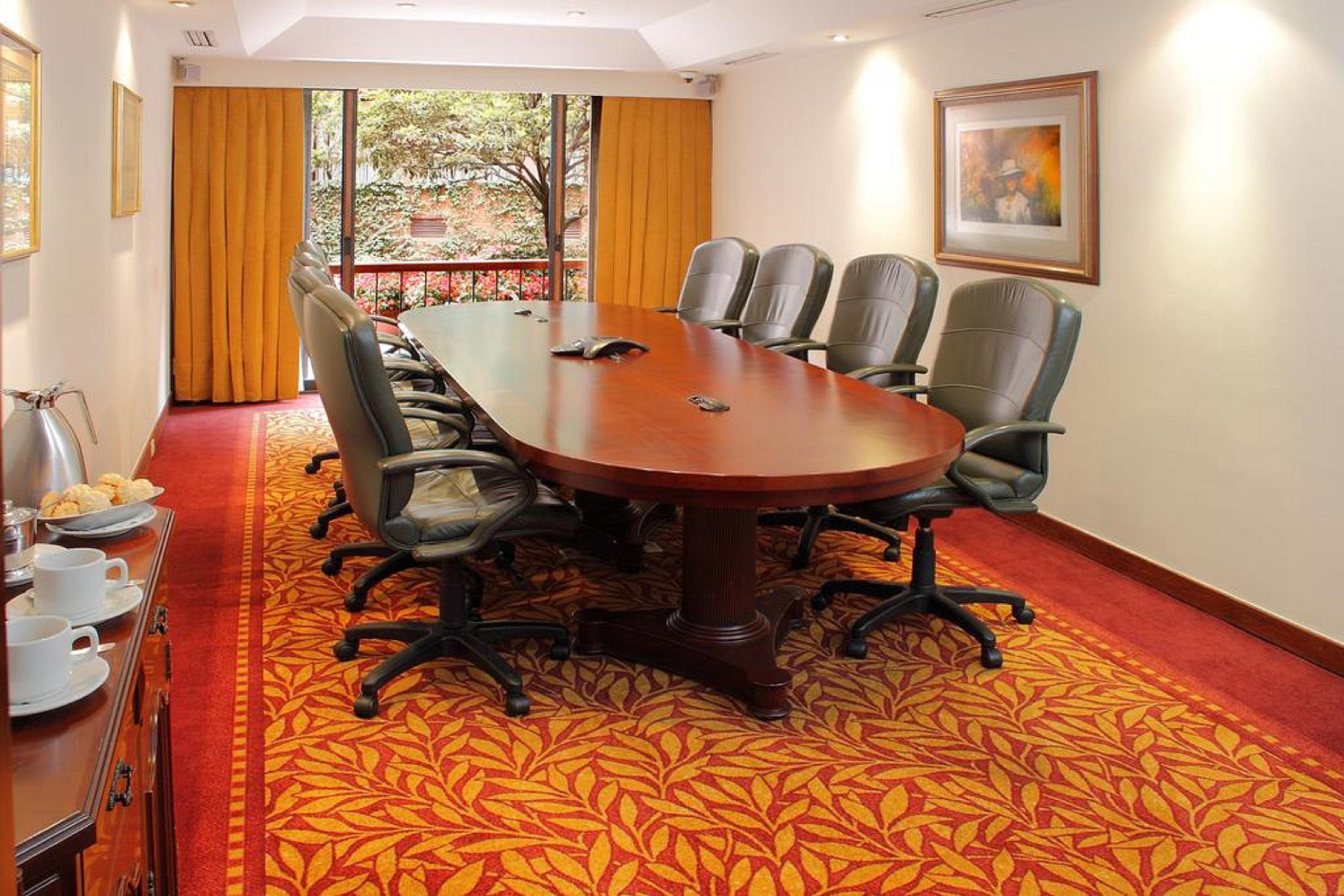 Hotel Estelar La Fontana Bogota Buitenkant foto A meeting room