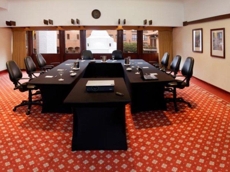 Hotel Estelar La Fontana Bogota Buitenkant foto A meeting room at a hotel