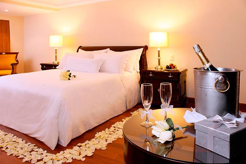 Hotel Estelar La Fontana Bogota Buitenkant foto A suite at the hotel